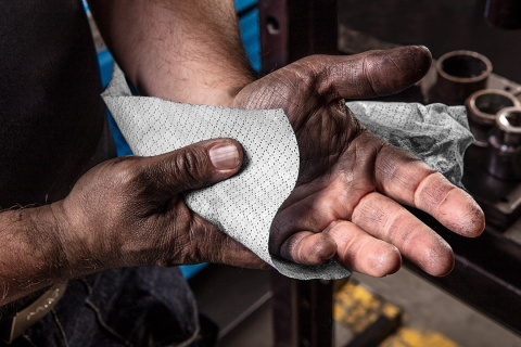 CHUSTECZKI DO MYCIA RĄK ORAZ CZYSZCZENIA POWIERZCHNI I NARZĘDZI Z TRUDNYCH ZABRUDZEŃ, SŁOIK 100 SZT. NEO TOOLS 10-407