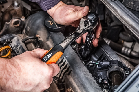 08-910 Klucze nasadowe 1/4", 1/2", zestaw 111 szt.