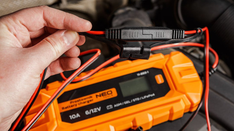 11-893-1 PROSTOWNIK AUTOMATYCZNY 10A/160W, 3-200AH, DO AKUMULATORÓW KWASOWYCH/AGM/GEL NEO TOOLS