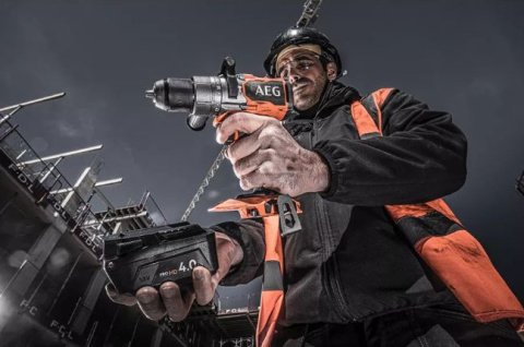 BSB18C3BL-402C wkrętarka udarowa AEG