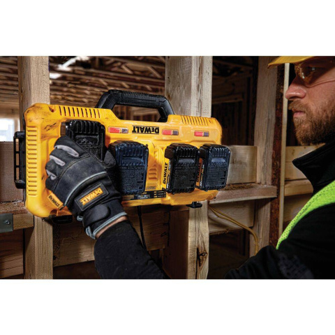 DCB104-QW XR Ładowarka wielonapięciowa 8 A z 4 gniazdami DeWalt