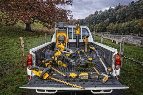 DCM565N-XJ 18V XR Bezszczotkowa piła łańcuchowa 30cm DeWALT