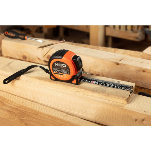 MIARA ZWIJANA STALOWA SUPER BLACK 7,5 M X 25 MM, AUTO BLOKADA, DWA PRZYCISKI STOP, MAGNES 67-244 NEO TOOLS