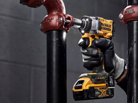 DEWALT KLUCZ UDAROWY AKUMULATOROWY 1/2" 406Nm + AKUMULATOR 2x5Ah 406Nm