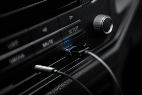 ADAPTER USB AUX TRANSMITER SAMOCHODOWY BLUETOOTH ZESTAW GŁOŚNOMÓWIĄCY NEO