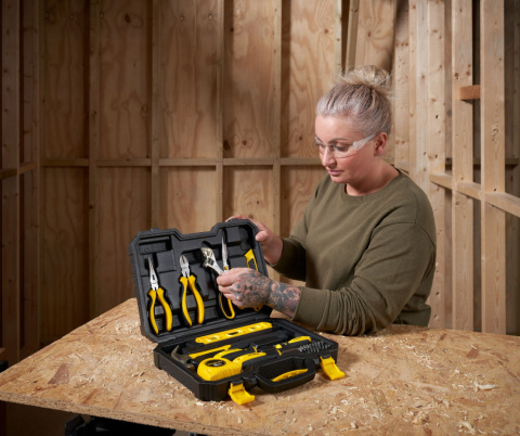 STANLEY 28 ELEMENTOWY ZESTAW NARZĘDZI W WALIZCE STHT78050-1