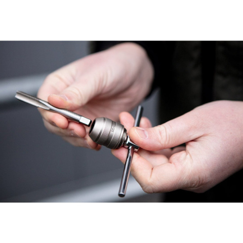 Uchwyt do gwintownika 1/4 M5-M12 Adapter do gwintowników 1/4 M5-M12 12-905 NEO TOOLS