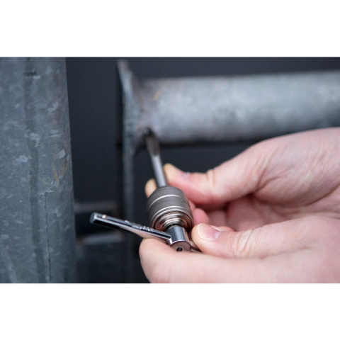 Uchwyt do gwintownika 1/4 M5-M12 Adapter do gwintowników 1/4 M5-M12 12-905 NEO TOOLS