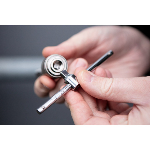 Uchwyt do gwintownika 1/4 M5-M12 Adapter do gwintowników 1/4 M5-M12 12-905 NEO TOOLS