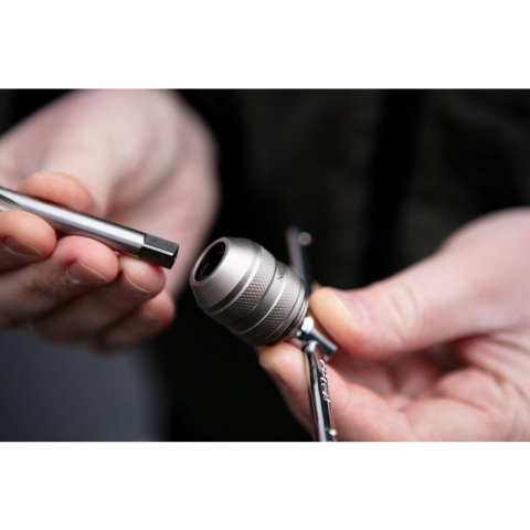 Uchwyt do gwintownika 1/4 M5-M12 Adapter do gwintowników 1/4 M5-M12 12-905 NEO TOOLS