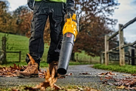 Dmuchawa Wetylator do liści akkumulatorowa ogrodowa 9Ah 54V XR DeWALT DCMBA572X1