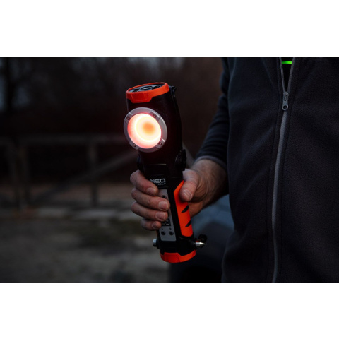 Lampka latarka warsztatowa 800lm z wbudowanym kompresorem NEO TOOLS kompresor 99-130