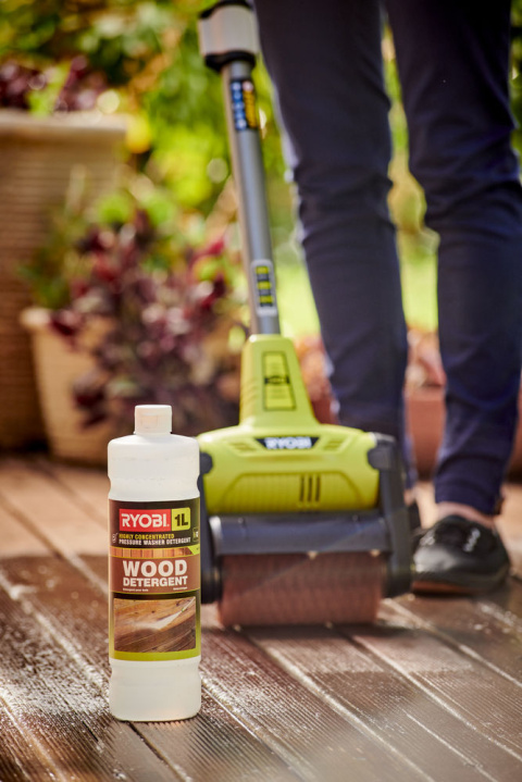 Urządzenie akumulatorowe do czyszczenia tarasów i patio 18V ONE+ z akumulatorem 4.0 Ah i ładowarką RY18PCB-140