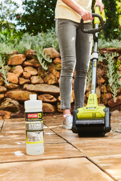 Urządzenie akumulatorowe do czyszczenia tarasów i patio 18V ONE+ z akumulatorem 4.0 Ah i ładowarką RY18PCB-140