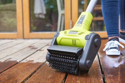 Urządzenie akumulatorowe do czyszczenia tarasów i patio 18V ONE+ z akumulatorem 4.0 Ah i ładowarką RY18PCB-140