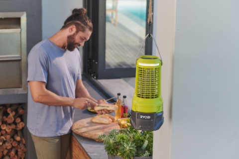 Lampa UV na owady Ryobi ONE+ RY18BZA-0 Owadobójcza Akumulatorowa RY18BZA-0