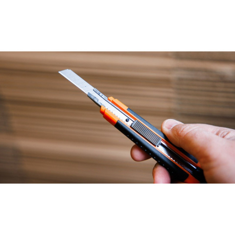 Nóż noże z ostrzem łamanym + ostrza zestaw pakiet 26 elementów 9mm 18mm NEO TOOLS 63-714