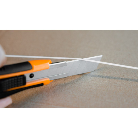 Nóż noże z ostrzem łamanym + ostrza zestaw pakiet 26 elementów 9mm 18mm NEO TOOLS 63-714