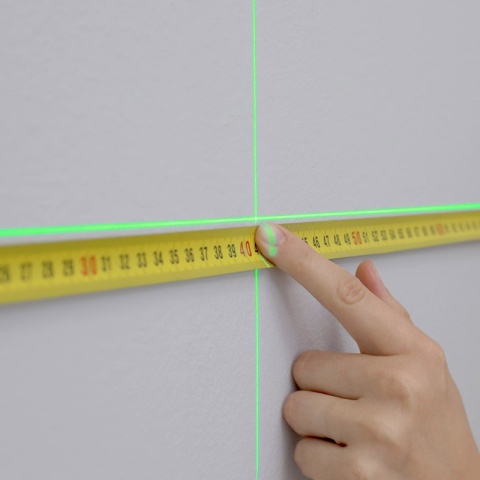 Laser Krzyżowy Samopoziomujacy 30m Etui Uchwyt Poziomica Laserowa NEO TOOLS 75-143