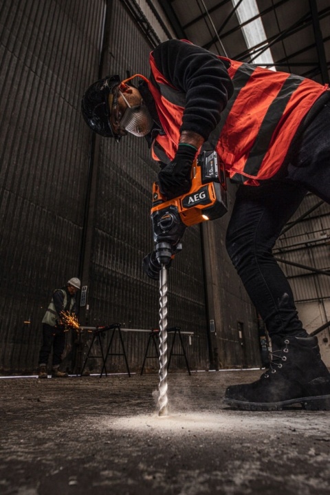 MŁOTOWIERTARKA AKUMULATOROWA BEZSZCZOTKOWA SDS+ 18V BBH18BL2-0 AEG