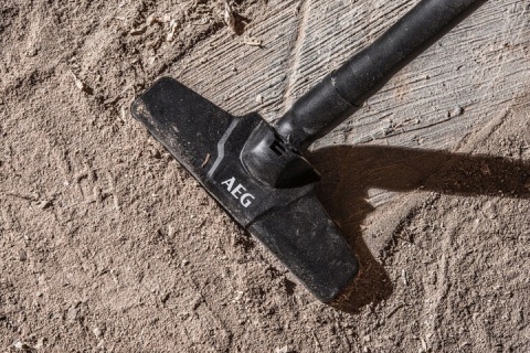 ODKURZACZ AEG AKUMULATOROWY Urządzenie do odsysania kurzu Mocna siła18 V BHSS18C-0