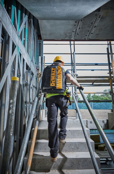 Plecak narzędziowy o pojemności dla montera mocny 40 L 25 kg DEWALT DWST81690-1