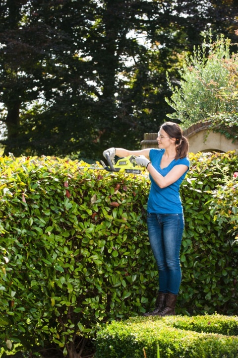 RYOBI RHT184520 NOŻYCE DO ŻYWOPŁOTU AKUMULATOROWE 18V + 2Ah ŁADOWARKA