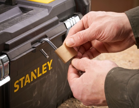 SKRZYNKA NARZĘDZIOWA METALOWE ZATRZASKI STANLEY