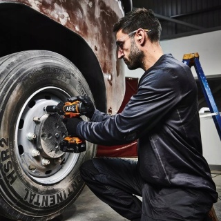 Bezszczotkowy klucz udarowy do śrub kół bezprzewodowy akumulatorowy 18 V o wysokim momencie obrotowym BSS18HTF12BL-0 AEG