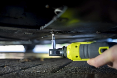 GRZECHOTKA AKUMULATOROWA KLUCZ ZAPADKOWY DO ŚRUB 1/4" 18V 60 Nm RYOBI R18RW2-0