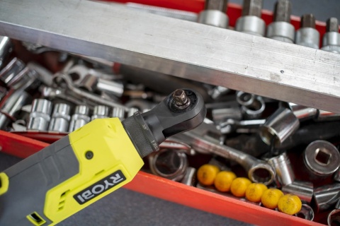 GRZECHOTKA AKUMULATOROWA KLUCZ ZAPADKOWY DO ŚRUB 1/4" 18V 60 Nm RYOBI R18RW2-0