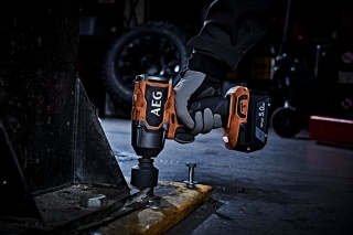 Klucz udarowy akumulatorowy 785 Nm z silnikiem bezszczotkowy mechaniczny 18V BSS18MTF12BL-0 AEG