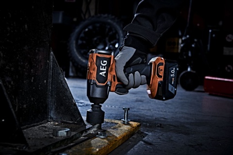 Klucz udarowy akumulatorowy 785 Nm z silnikiem bezszczotkowy mechaniczny 18V BSS18MTF12BL-0 AEG