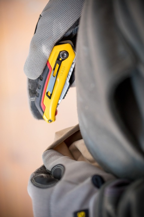 NÓŻ SKŁADANY FATMAX Z OSTRZEM CHOWANYM UNIWERSALNY TAPICERSKI STANLEY 0-10-825