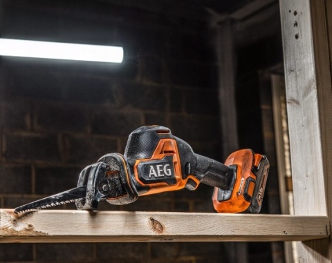 Piła szablasta subkompaktowa akumulatorowa bezszczotkowy silnik 18V AEG BUS18SBL-0