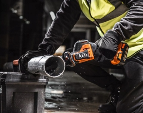 Piła szablasta subkompaktowa akumulatorowa bezszczotkowy silnik 18V AEG BUS18SBL-0