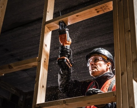 Piła szablasta subkompaktowa akumulatorowa bezszczotkowy silnik 18V AEG BUS18SBL-0