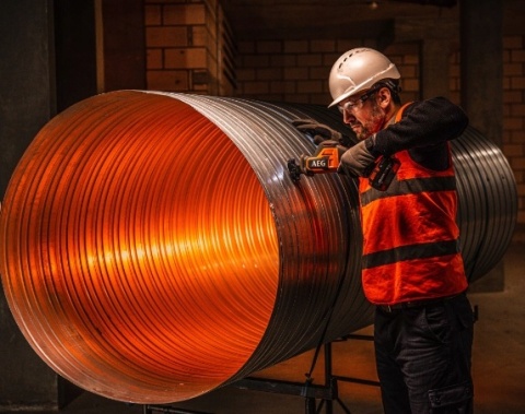 Piła szablasta subkompaktowa akumulatorowa bezszczotkowy silnik 18V AEG BUS18SBL-0