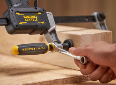 Ścisk stolarski hybrydowy FATMAX 600 mm STANLEY FMHT83008-0
