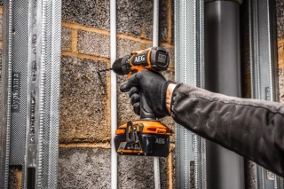 Wiertarko-wkrętarka bezszczotkowa subkompaktowa akumulatorowa 18V BS18SBL2-202C AEG