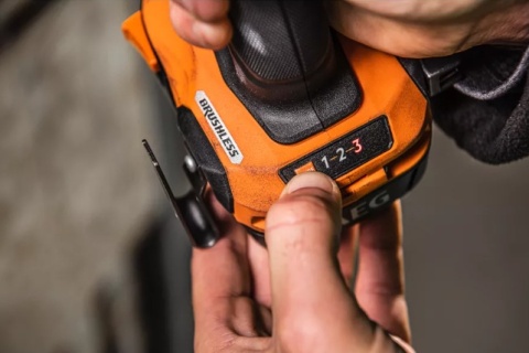 Wiertarko-wkrętarka bezszczotkowa subkompaktowa akumulatorowa 18V BS18SBL2-202C AEG