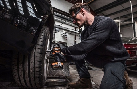 KLUCZ UDAROWY AKUMULATOROWY SUBKOMPAKTOWY DO KÓŁ 280Nm 1/2 18V AEG BSS18S12BL2-0