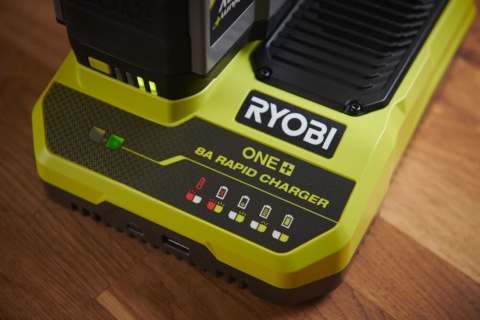 SZYBKA ŁADOWARKA DO AKUMULARORÓW8A TECHNOLOGIA ONE + 18 V RC18180 RYOBI