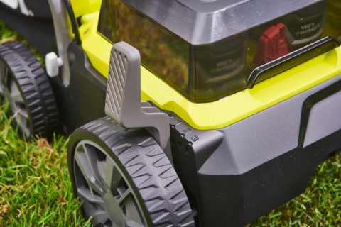 Wertykulator aerator do trawnika akumulatorowy 18V 35cm ONE + RYOBI RY18SFX35A-240