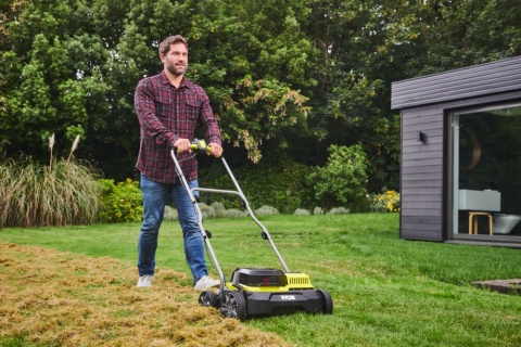 Wertykulator aerator do trawnika akumulatorowy 18V 35cm ONE + RYOBI RY18SFX35A-240