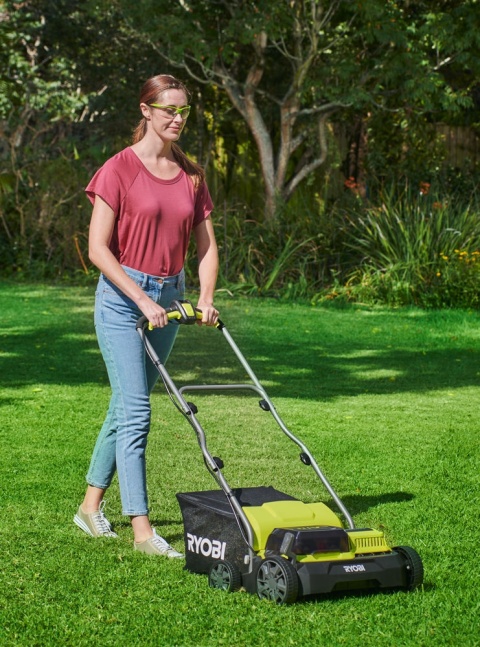 Wertykulator aerator do trawnika akumulatorowy 18V 35cm ONE + RYOBI RY18SFX35A-240