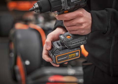 Wkrętarka Zestaw zasilanie akumulatorowe bezprzewodowe 18 V DeWalt DCD85MP2T-QW