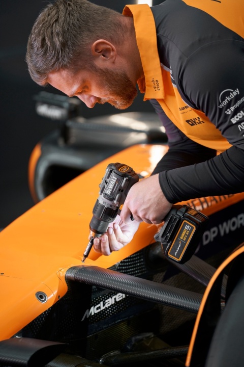 Wkrętarka Zestaw zasilanie akumulatorowe bezprzewodowe 18 V DeWalt DCD85MP2T-QW