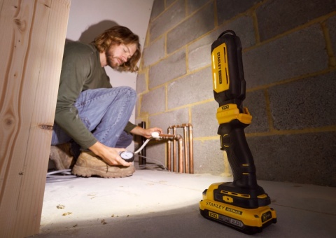 Lampa warsztatowa akumulatorowa bezprzewodowa FATMAX 18V v 20 Stanley SFMCL050B