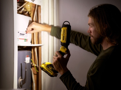 Lampa warsztatowa akumulatorowa bezprzewodowa FATMAX 18V v 20 Stanley SFMCL050B